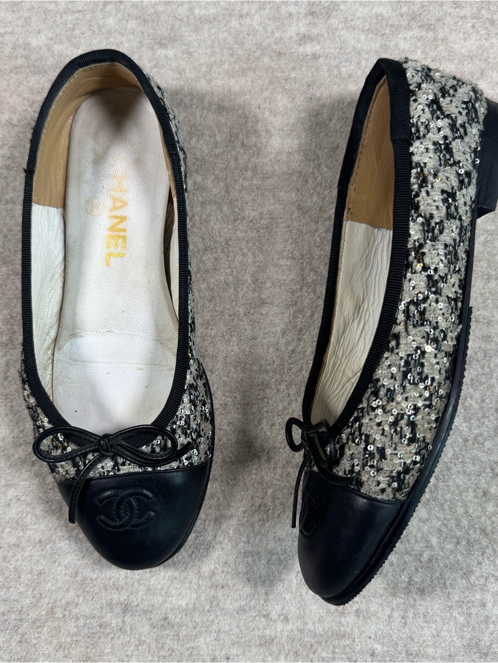 CHANEL Black & Gray Tweed Cap-Toe Bow Ballet Flats - Picture 2 of 9